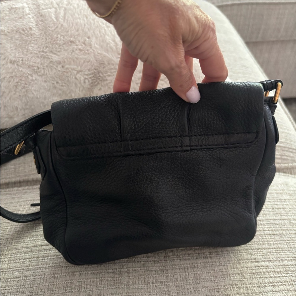 Marc by Marc Jacobs Black Pebbled Leather Crossbody with Gold Plaque - Picture 4 of 4